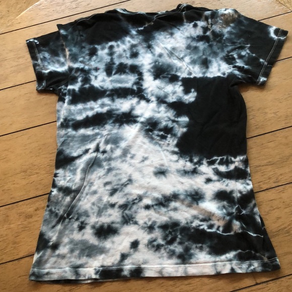 Last chance!  Lowest price.  Great condition tie dye black T-shirt - Picture 3 of 3